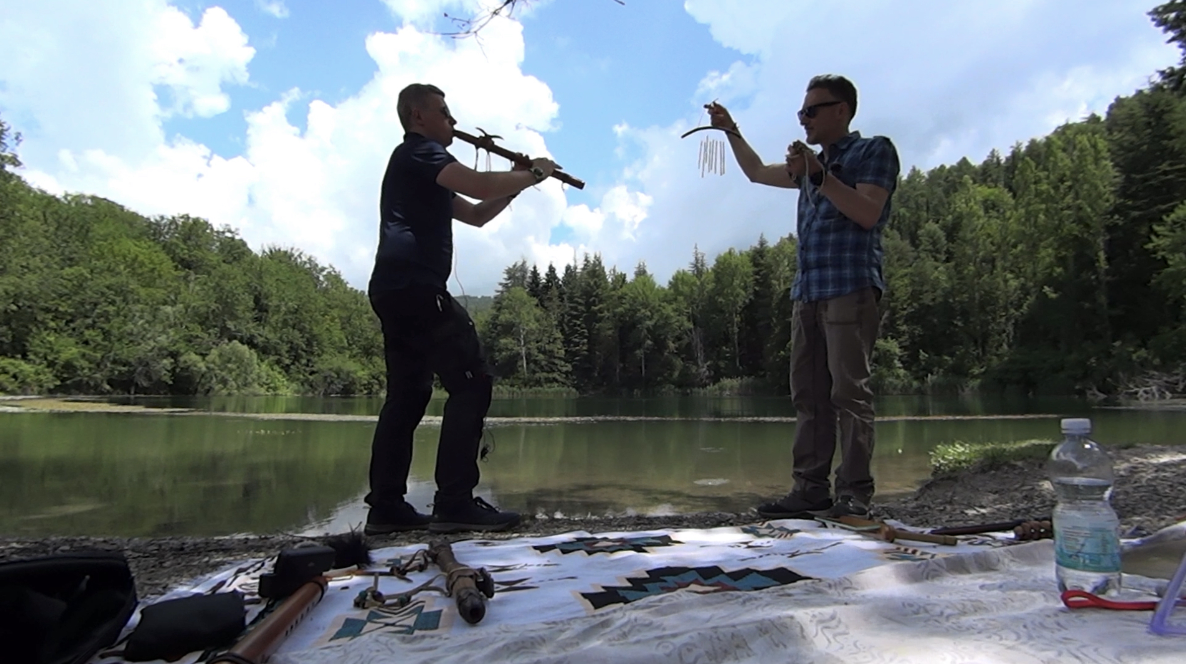 Concerto interspecie con le piante e i flauti nativi americani ai Laghetti di Percile